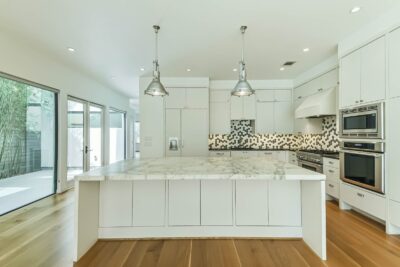 Spacious island with seating perfect for casual dining and entertaining.